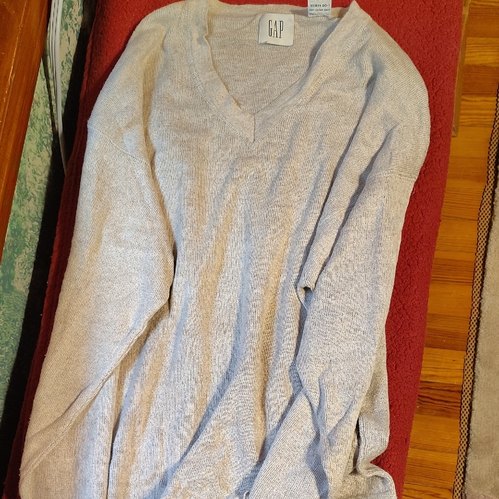GAP Heather Gray V-Neck Sweater